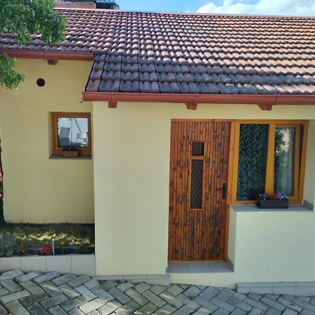 Male Utulne Studio S Koupelnou A Kuchynkou Svinarov المظهر الخارجي الصورة